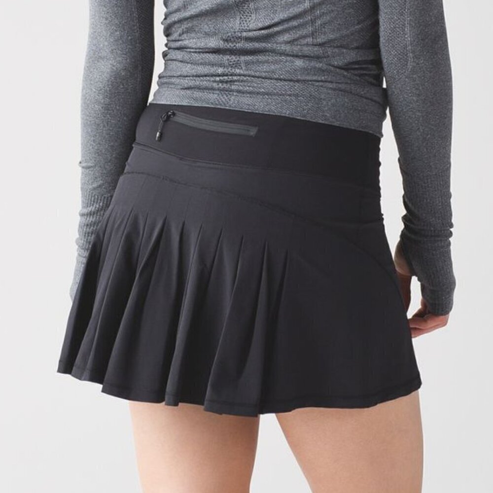 Lululemon Circuit Breaker Skirt 13" - 2 Black